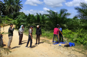 Kejaksaan Negeri Aceh Singkil Laksanakan Pemeriksaan Lapangan Terkait  Perkara Dugaan Penyimpangan Program Peremajaan Sawit Rakyat Kabupaten Aceh Singkil Tahun 2018 S/D 2020 Bertempat Di Desa Bukit Harapan Kecamatan Gunung Meriah Kabupaten Aceh Singkil