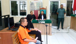 Sidang Perdanadengan Agenda Pembacaan Surat Dakwaan Perkara Dugaan Pembunuhan / Kekerasan terhadap anak yang mengakibatkan mati di Desa Ujung Kec. Singkil