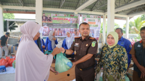 Kejaksaan Negeri Aceh Singkil Gelar Pangan Murah (GPM) dan Peduli Stunting dalam rangka Hari Bhakti Adhyaksa ke-64 dan HUT Ikatan Adhyaksa Dharmakarini ke-XXIV