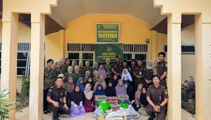 Kejaksaan Negeri Aceh Singkil Berbagi Takjil Dan Santunan Anak Yatim Di Bulan Ramadhan